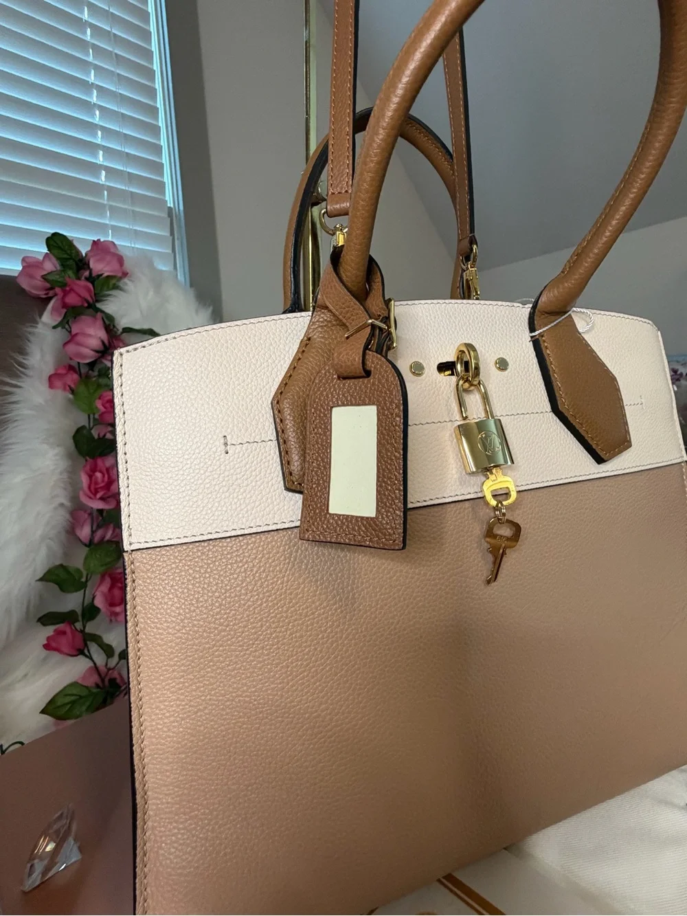 Authentic Louis Vuitton City Steamer PM Two-Tone Tan & Cream Leather Tote COA